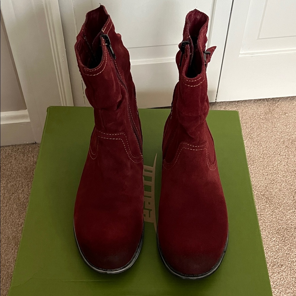 Earth Women's Burgundy Suede Boots - Picture 5 of 5